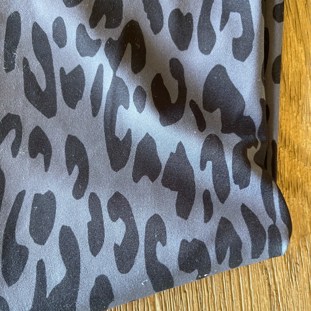 CARBON38
LEOPARD HIGH RISE FULL-LENGTH LEGGING - Picture 7 of 8